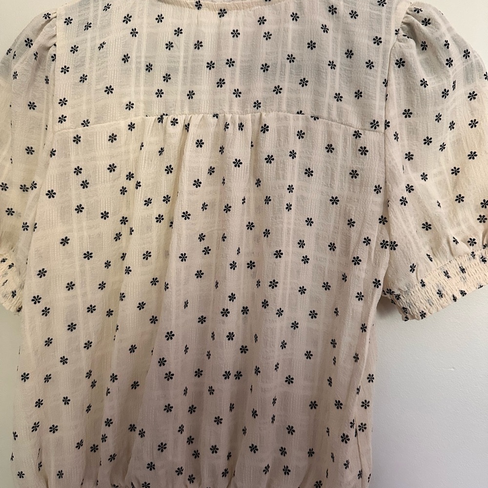 Mine Cream and Black Floral Blouse - Picture 3 of 9